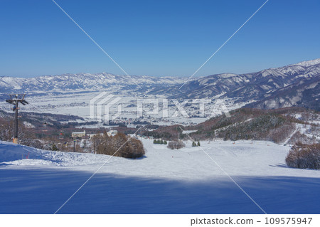 Snow resort romance god 109575947
