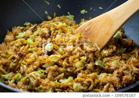 蕎麥飯（神戶市當地的美食），烹調場景。 109576167