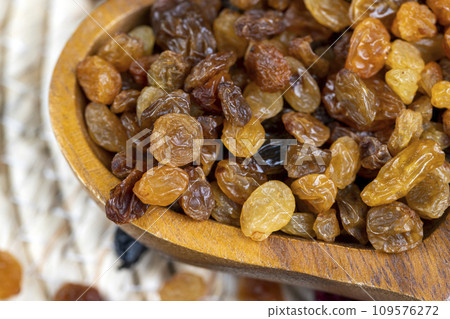 yellow dry raisins for cooking desserts 109576272