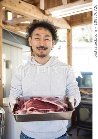 A man who experienced preparing game meat and other meat A man who experienced preparing game meat and other meat 109576726