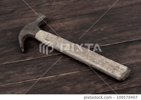 Vintage old rusty hummer Vintage old rusty hummer 109578407