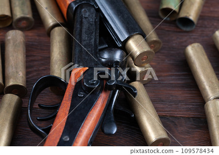 Vintage retro double barreled hunting shotgun with brass cartridges Vintage retro double barreled hunting shotgun with brass cartridges 109578434