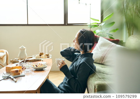 A woman relaxing in the living room 109579299