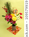 Auspicious flower New Year decoration (yellow green Japanese paper background) 109579919
