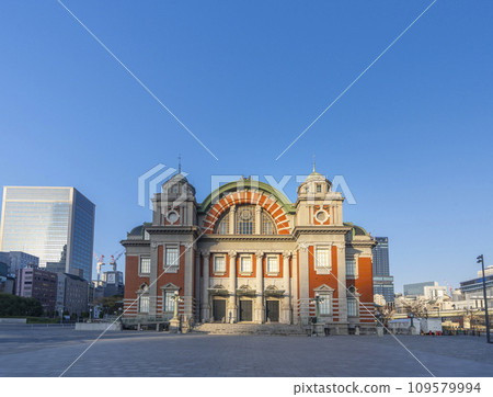 Osaka City Central Public Hall, autumn morning bathed in the morning sun Osaka City Central Public Hall, autumn morning bathed in the morning sun 109579994