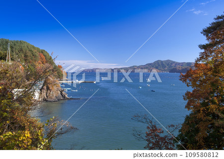Otsuchi Bay in autumn 109580812