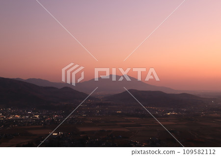 黃昏的筑波山 109582112