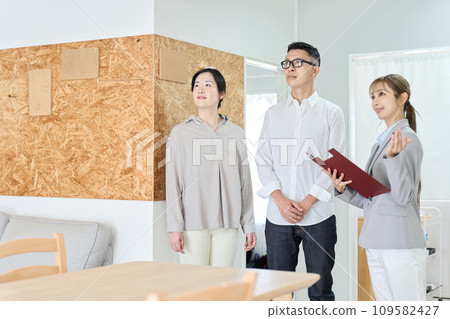 Business woman inspecting real estate 109582427