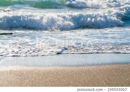 Surging waves 109583007