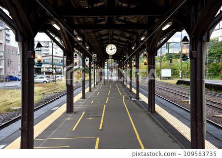 Hokkaido JR Otaru Station platform 109583735