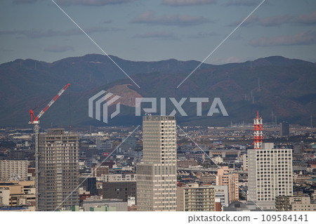 Stroll through the autumn of Mt. Hachiman 109584141