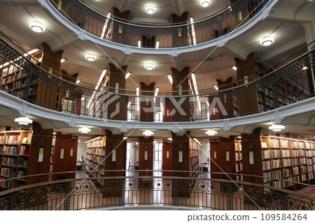 芬蘭赫爾辛基國家圖書館/收藏室 109584264