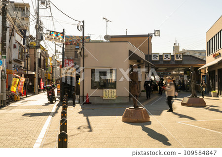 [Tokyo] Dusk at Shibamata Station 109584847