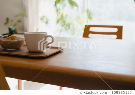coffee and cereal meal 109585133