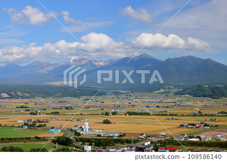 Furano Basin and Tokachidake Mountain Range from the observation deck overlooking Nakafurano Hokuseiyama Lavender Garden, Nakafurano Town, Sorachi District, Hokkaido Furano Basin and Tokachidake Mountain Range from the observation deck overlooking Nakafurano Hokuseiyama Lavender Garden, Nakafurano Town, Sorachi District, Hokkaido 109586140