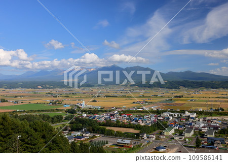Furano Basin and Tokachidake Mountain Range from the observation deck overlooking Nakafurano Hokuseiyama Lavender Garden, Nakafurano Town, Sorachi District, Hokkaido Furano Basin and Tokachidake Mountain Range from the observation deck overlooking Nakafurano Hokuseiyama Lavender Garden, Nakafurano Town, Sorachi District, Hokkaido 109586141