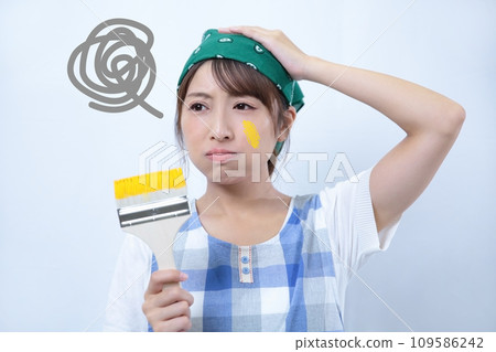 Image of a woman painting with DIY Negative 109586242