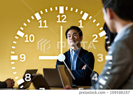 Casual business people having a meeting 109586287