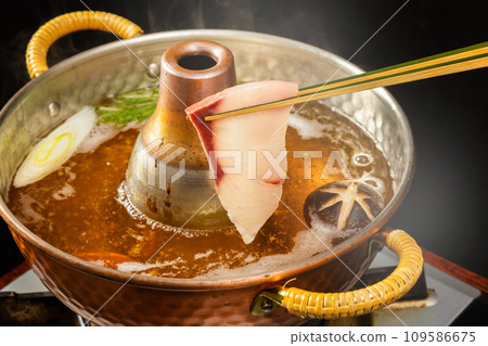 Tabu Shabu Shabu-shabu Japanese food of yellowtail Tabu Shabu Shabu-shabu Japanese food of yellowtail 109586675