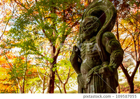 二子寺 Nio 雕像和秋葉 109587055