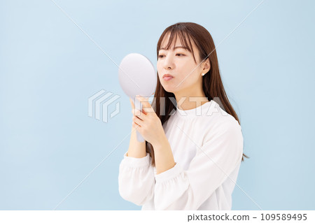 中年婦女患有皮膚問題 109589495