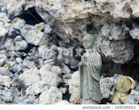 地藏菩薩像和熔岩 109590083