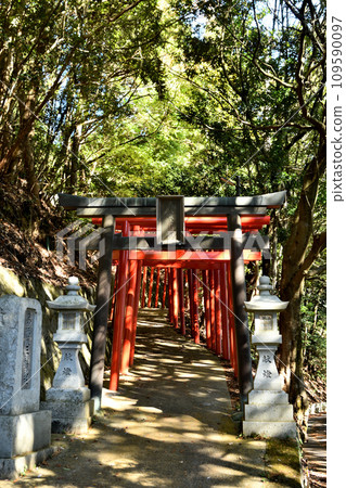 葛城藏王權現神社（接近鳥居）[和歌山縣伊東郡葛城町] 109590097