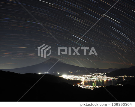 (Yamanashi Prefecture) Star trails and Mt. Fuji in late autumn (Yamanashi Prefecture) Star trails and Mt. Fuji in late autumn 109590504