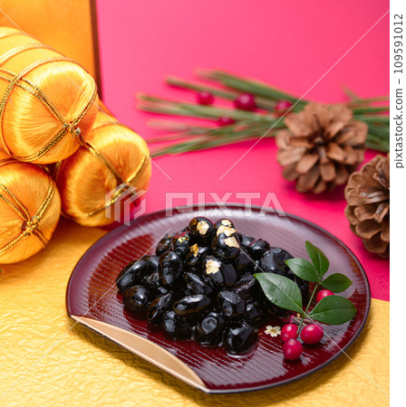 Traditional Japanese New Year dish, black beans, served with gold leaf 109591012