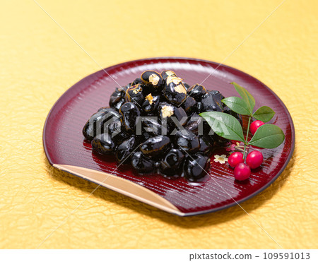Traditional Japanese New Year dish, black beans, served with gold leaf 109591013