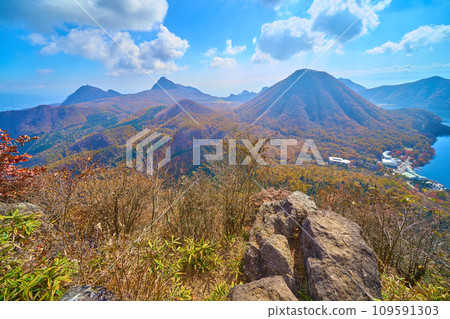 View of the south side (Haruna Fuji, Mt. Tenmoku, etc.) from the summit of Mt. Haruna (Eboshigatake) in Gunma Prefecture in autumn View of the south side (Haruna Fuji, Mt. Tenmoku, etc.) from the summit of Mt. Haruna (Eboshigatake) in Gunma Prefecture in autumn 109591303