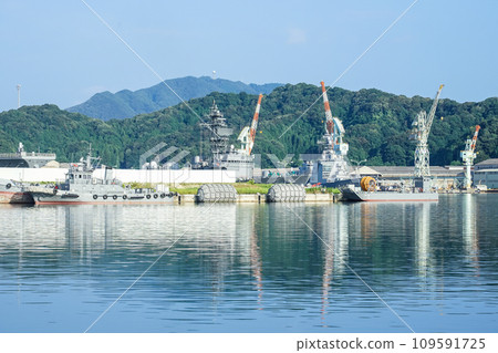 Ships at Maizuru Port from in front of the Red Brick Museum (Maizuru City, Kyoto Prefecture) 109591725