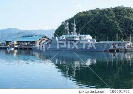 Ships at Maizuru Port from in front of the Red Brick Museum (Maizuru City, Kyoto Prefecture) Ships at Maizuru Port from in front of the Red Brick Museum (Maizuru City, Kyoto Prefecture) 109591731
