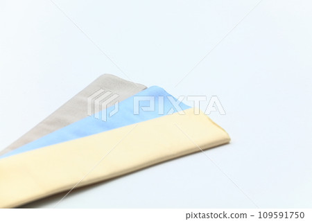 Image of cleaning glasses 109591750