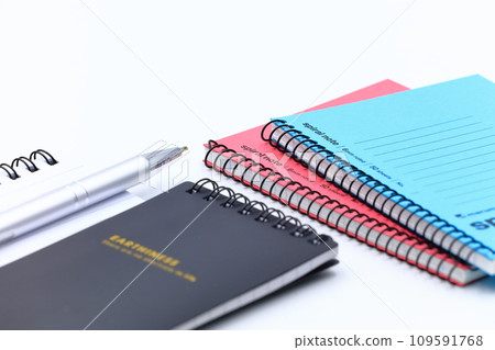 Image of memo pad/notebook 109591768