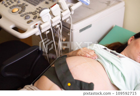 Cardiotocography in pregnant women, methodological and functional diagnostics based on the registration of the frequency of fetal cardiovascular diseases and uterine contractility during pregnancy Cardiotocography in pregnant women, methodological and functional diagnostics based on the registration of the frequency of fetal cardiovascular diseases and uterine contractility during pregnancy 109592715