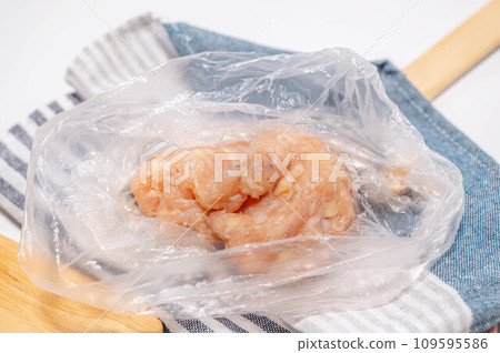 Easy chicken dumplings wrapped in a plastic bag 109595586