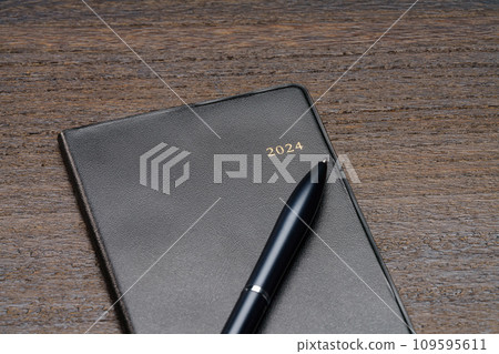 筆和筆記本 2024 109595611