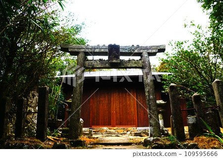 Hakusan Hime Shrine at the summit of Mt. Yasumadake, Hirado City, Nagasaki Prefecture 109595666