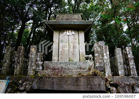 Hakusan Hime Shrine at the summit of Mt. Yasumadake, Hirado City, Nagasaki Prefecture Hakusan Hime Shrine at the summit of Mt. Yasumadake, Hirado City, Nagasaki Prefecture 109596007