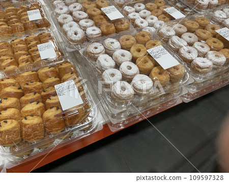 Large donut shop 109597328