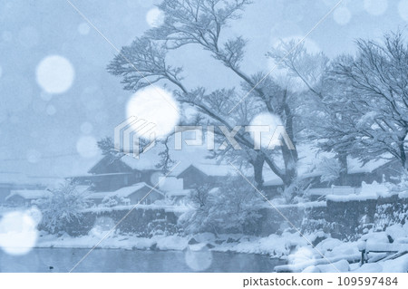 Photographing the snowy old village of Kaizuhama, Makino Town, Takashima City, Shiga Prefecture, in Hubei. Photographing the snowy old village of Kaizuhama, Makino Town, Takashima City, Shiga Prefecture, in Hubei. 109597484