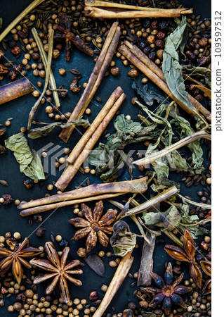 spices in a pan spices in a pan 109597512