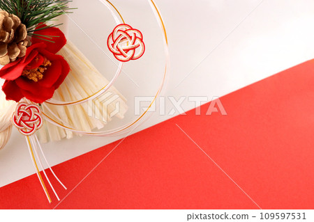 水引作為幸運符_紅白背景 水引作為幸運符_紅白背景 109597531