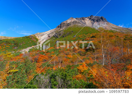 Climbing Mt. Nasu in autumn leaves - Japan's 100 Famous Mountains 109597783