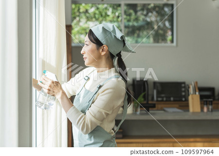一個圍裙的女人 一個圍裙的女人 109597964