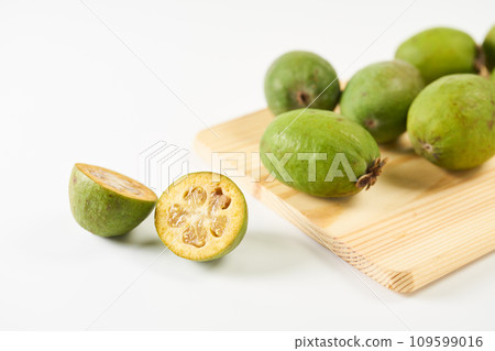 費約果白色背景 109599016