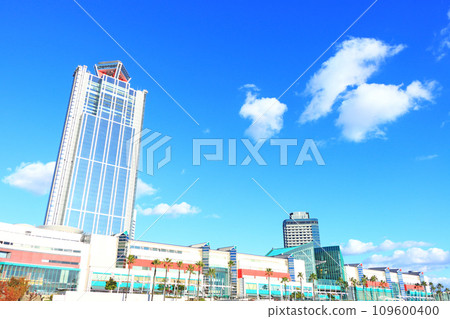 大阪府大阪市、大阪府咲島政府大樓及亞太貿易中心風景 109600400
