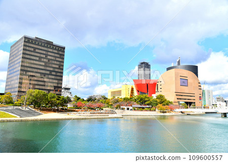 中野橋（太陽之橋）/從紫川眺望北九州市政府和小倉城（福岡縣北九州市）[2023.12] 109600557