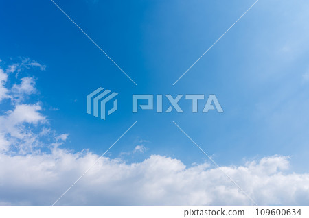 流動在藍天的白色雲彩 流動在藍天的白色雲彩 109600634